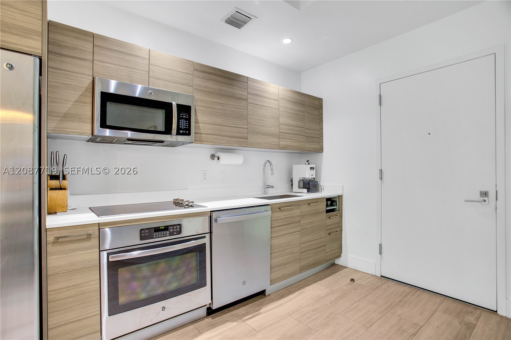 121 NE 34th St #L202, Miami FL 33137