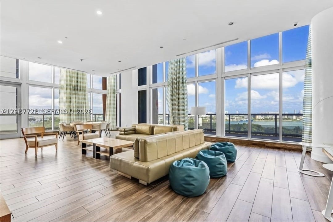 50 Biscayne Blvd #4106, Miami FL 33132