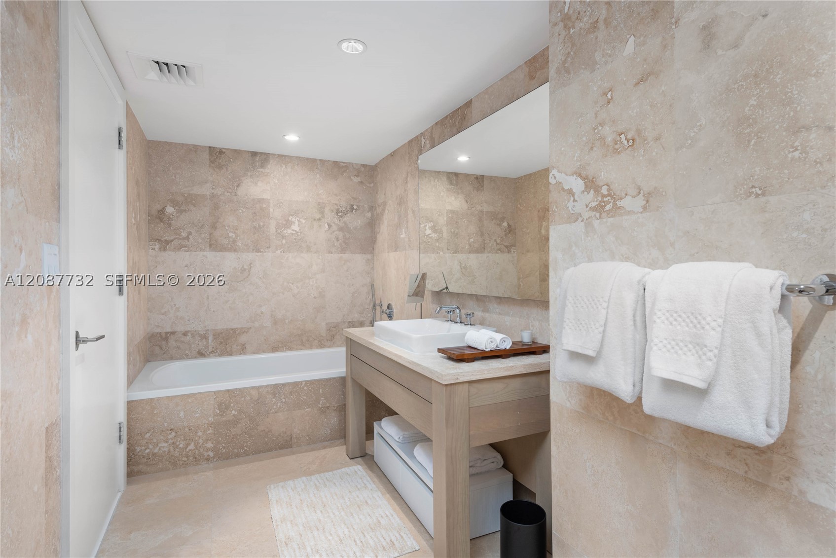 102 24th St #1531, Miami Beach FL 33139