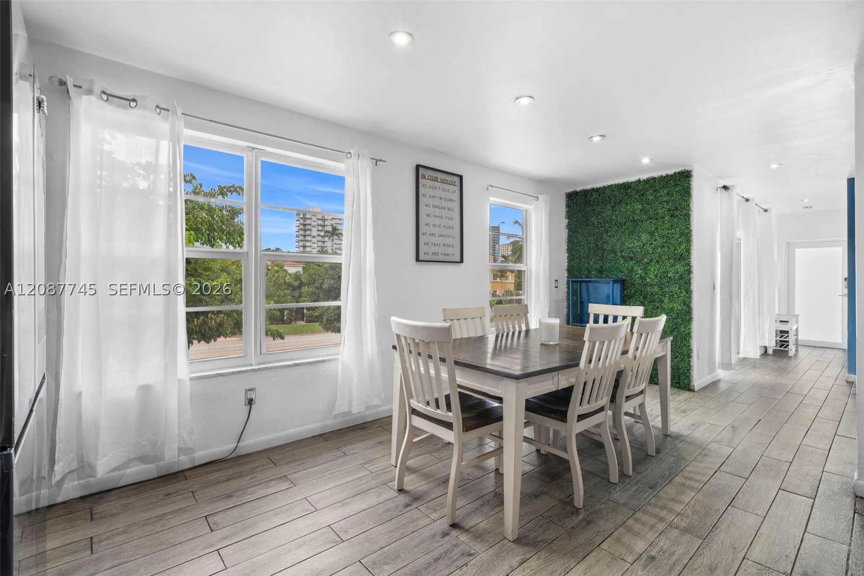 2858 Pine Tree Dr #5, Miami Beach FL 33140