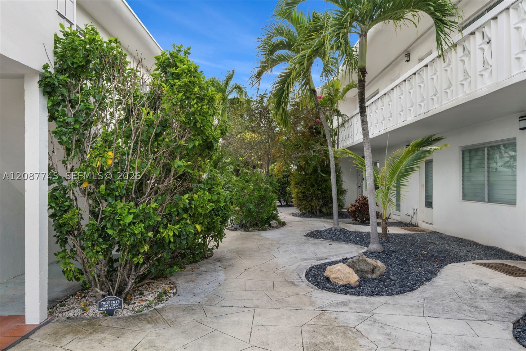 2858 Pine Tree Dr #5, Miami Beach FL 33140