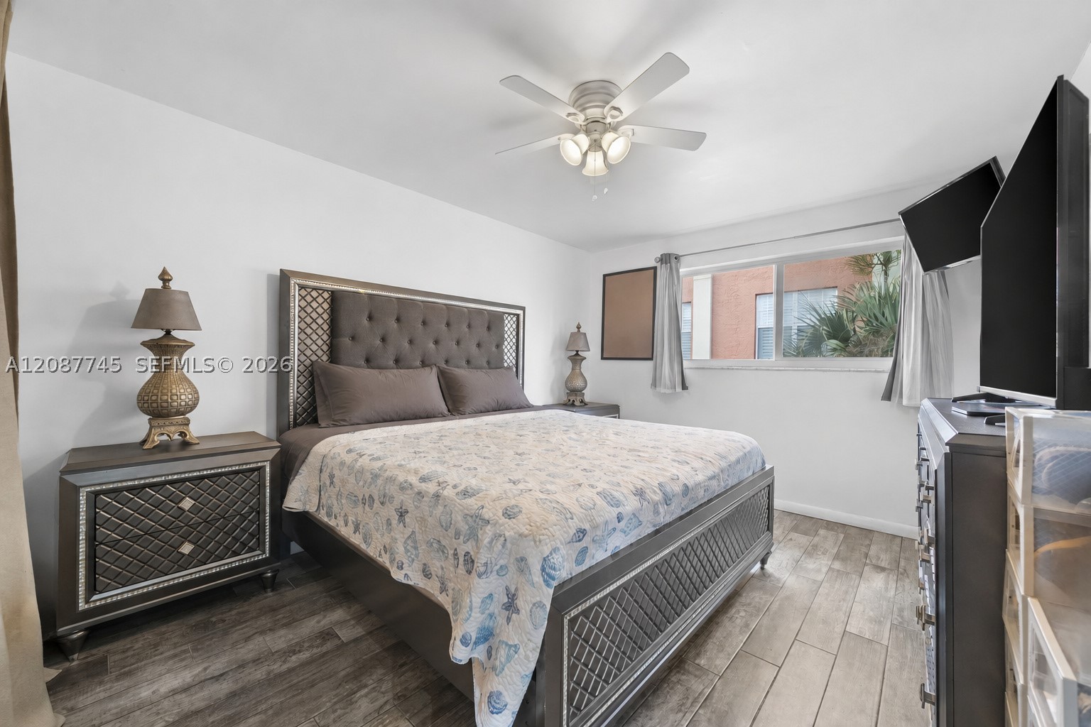 2858 Pine Tree Dr #5, Miami Beach FL 33140