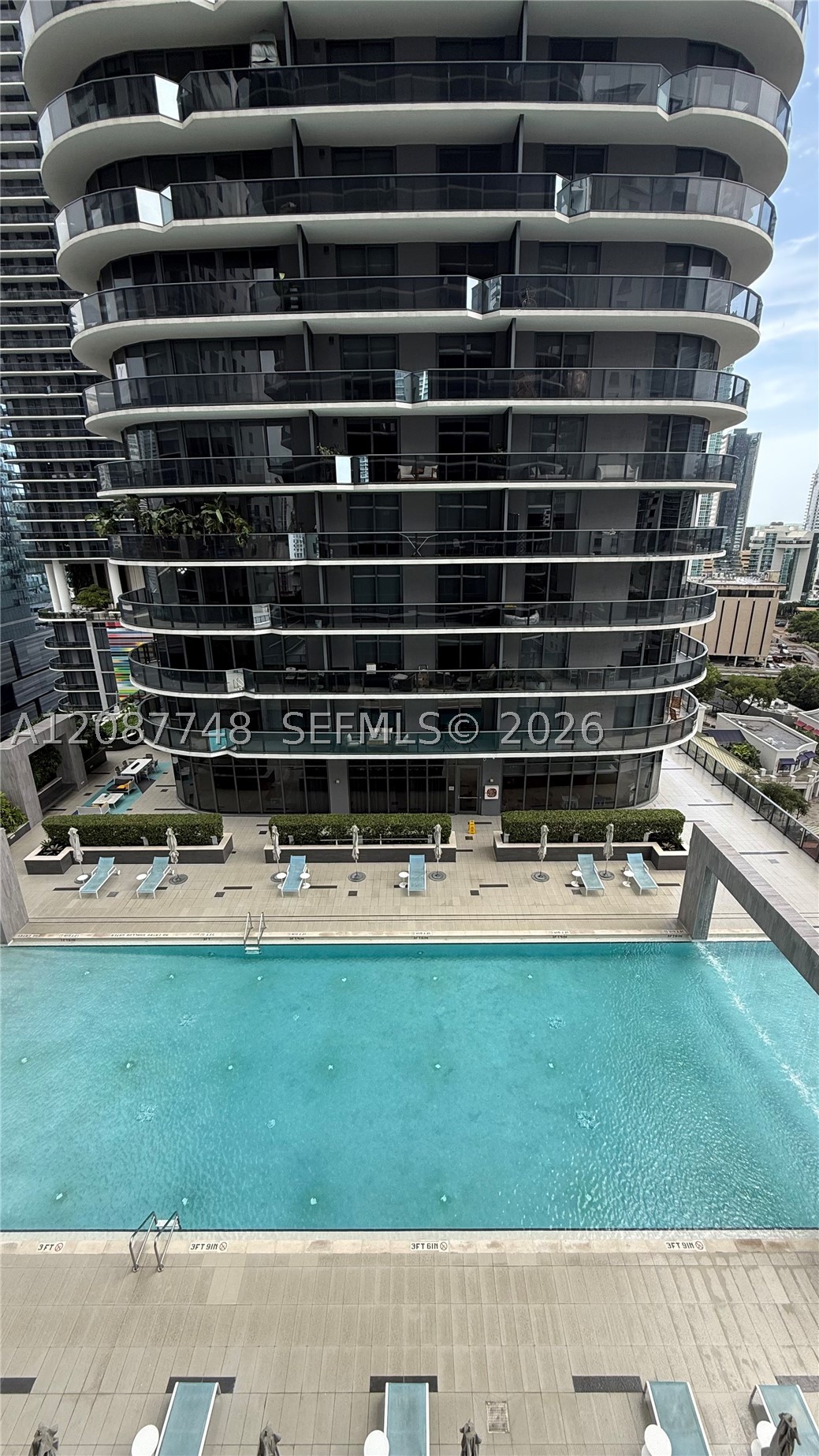 55 SW 9th St #1402, Miami FL 33130