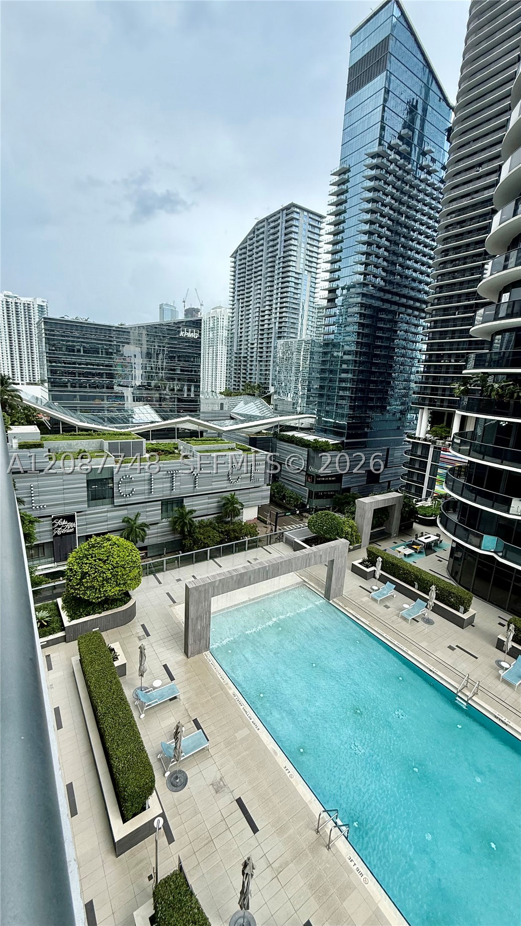 55 SW 9th St #1402, Miami FL 33130
