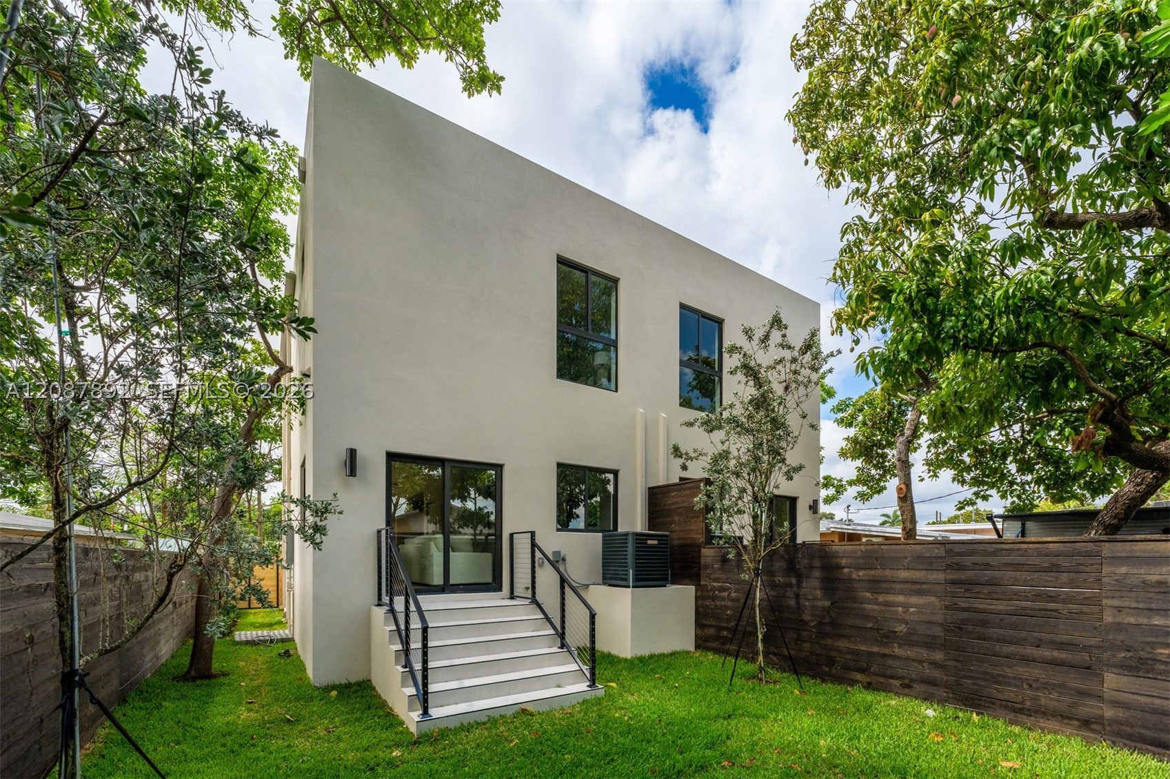 1917 NW 17th ST #B, Miami FL 33125