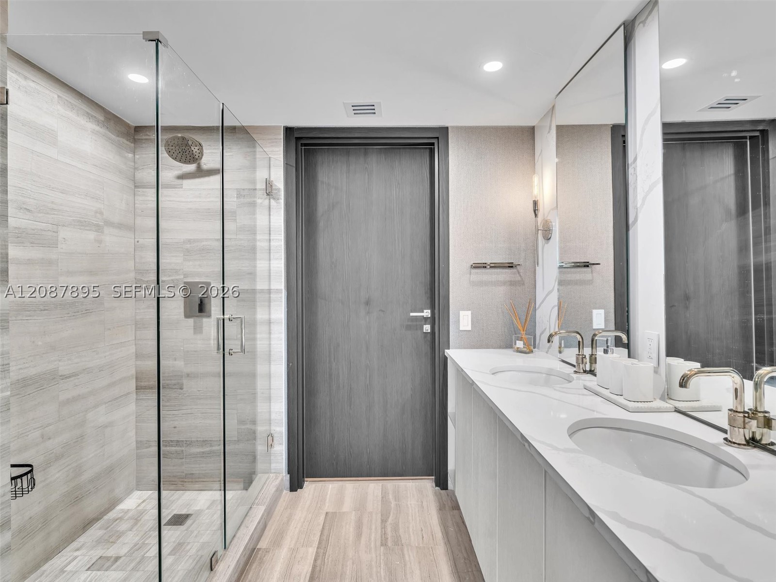 1300 NE Brickell Bay Dr #2905, Miami FL 33131