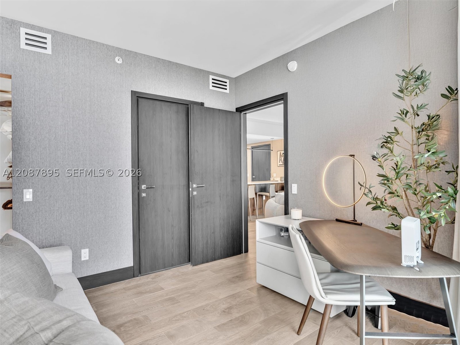 1300 NE Brickell Bay Dr #2905, Miami FL 33131