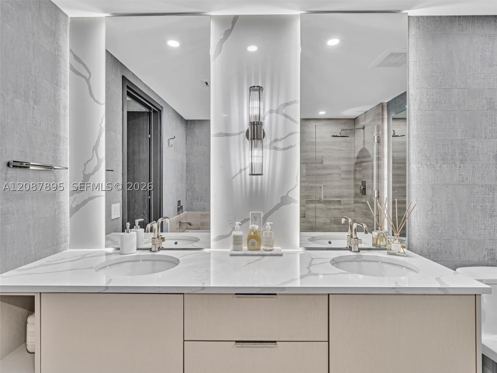 1300 NE Brickell Bay Dr #2905, Miami FL 33131
