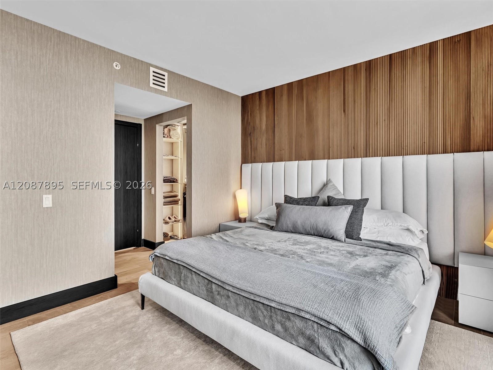 1300 NE Brickell Bay Dr #2905, Miami FL 33131