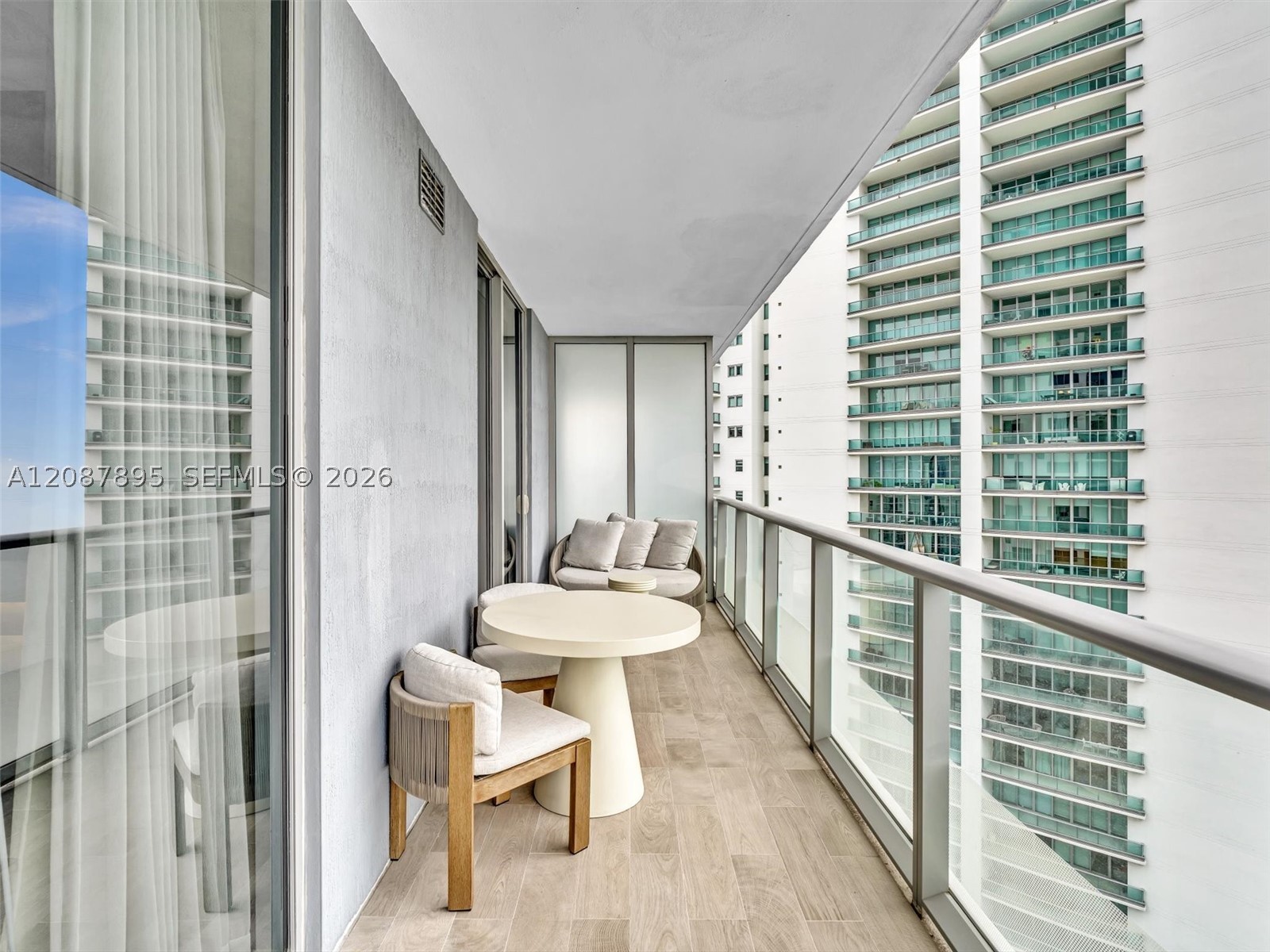 1300 NE Brickell Bay Dr #2905, Miami FL 33131