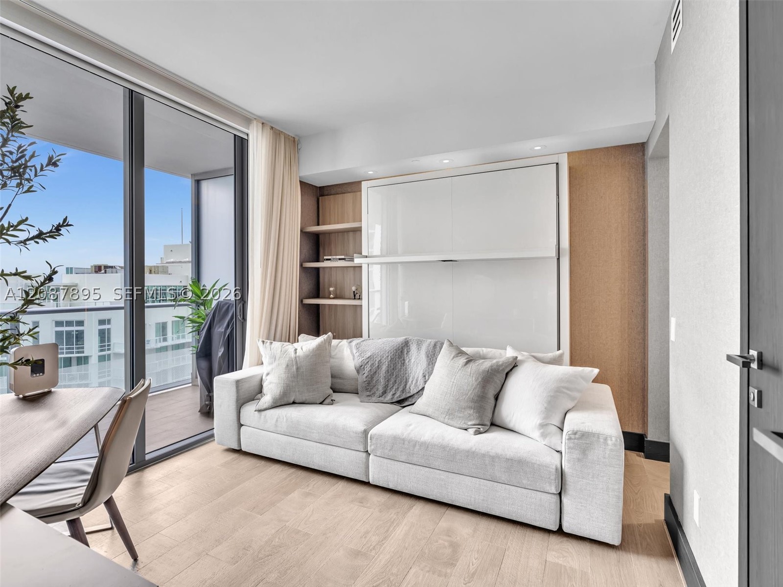 1300 NE Brickell Bay Dr #2905, Miami FL 33131