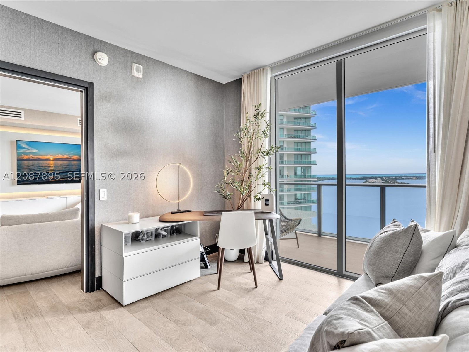 1300 NE Brickell Bay Dr #2905, Miami FL 33131