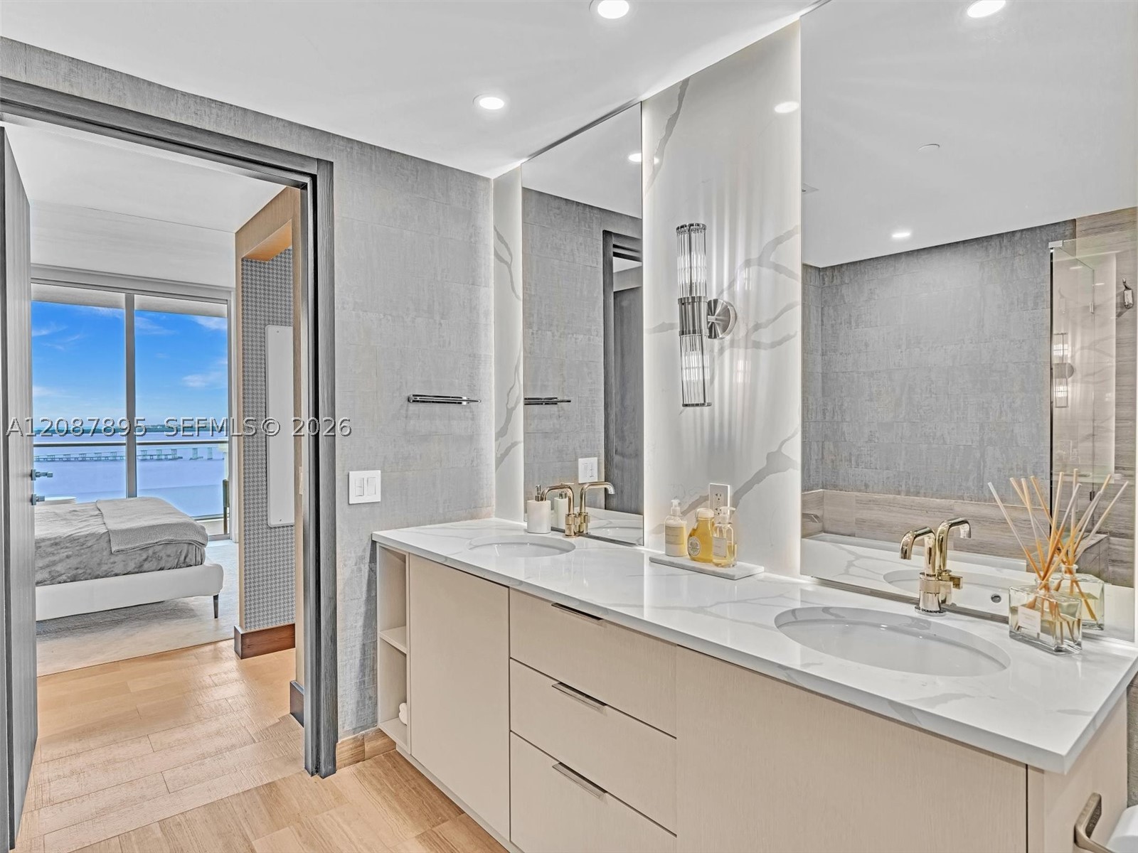 1300 NE Brickell Bay Dr #2905, Miami FL 33131