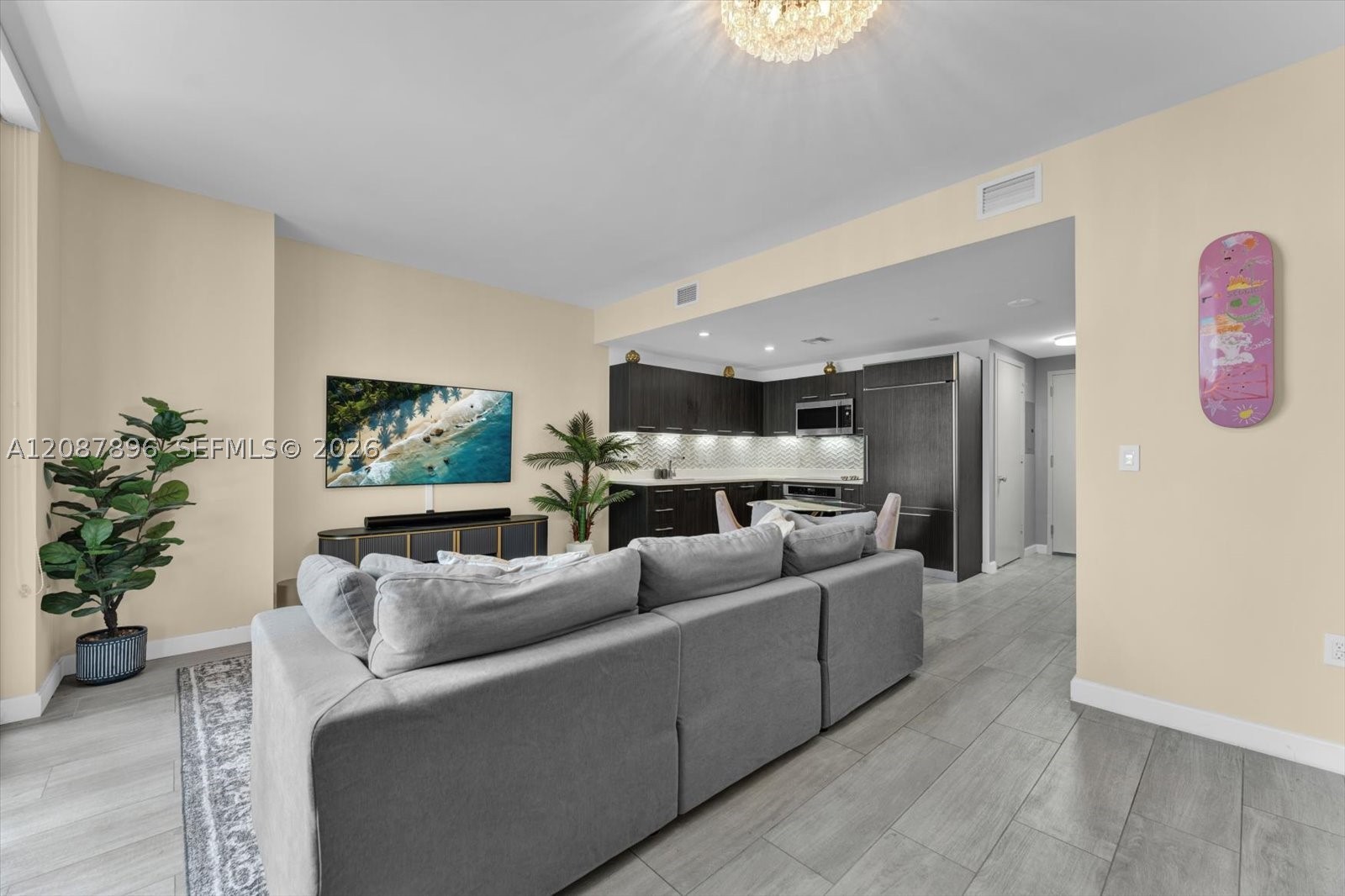 45 SW 9th St #1002, Miami FL 33130