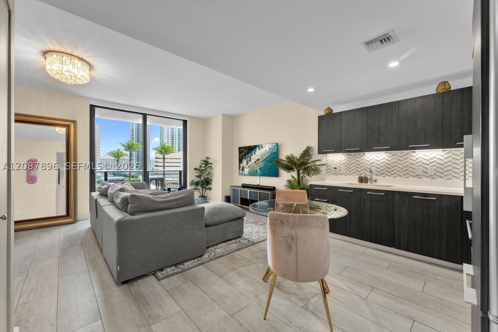 45 SW 9th St #1002, Miami FL 33130