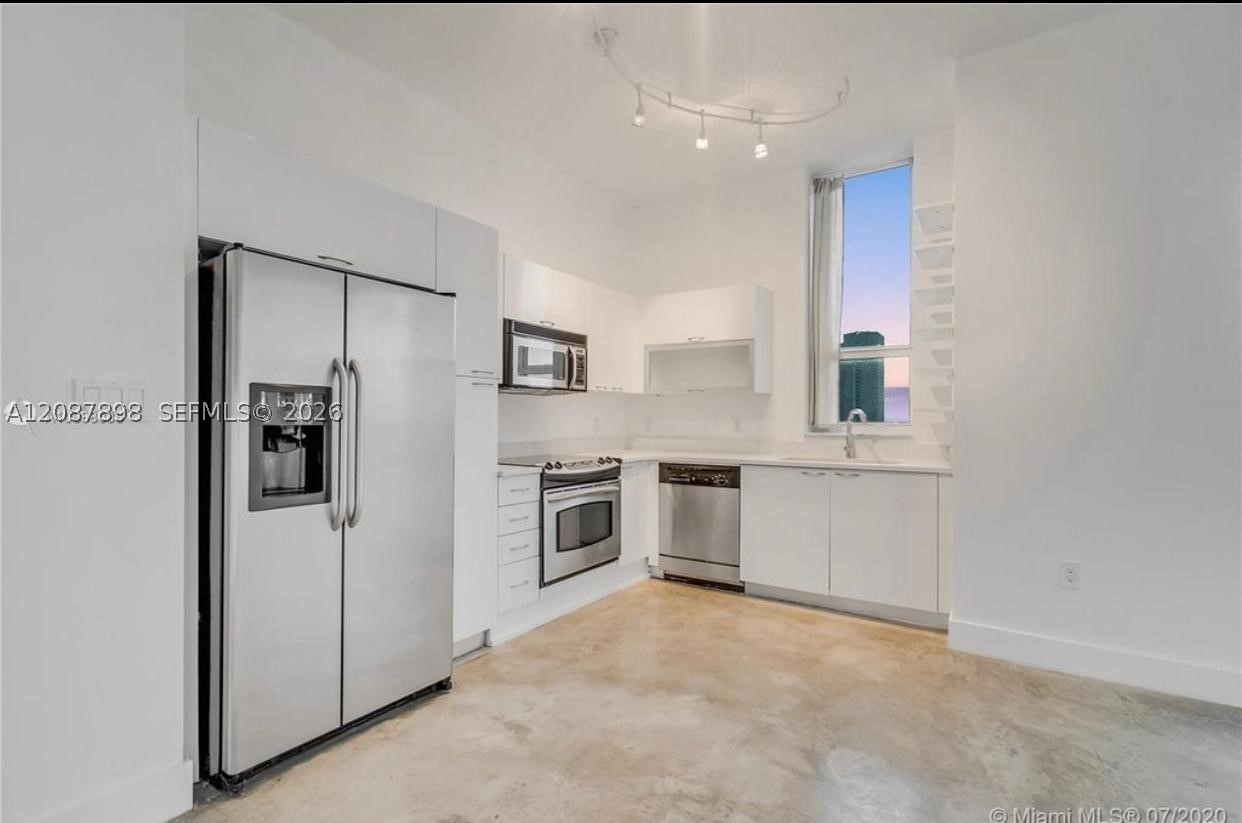 234 NE 3rd St #1701, Miami FL 33132