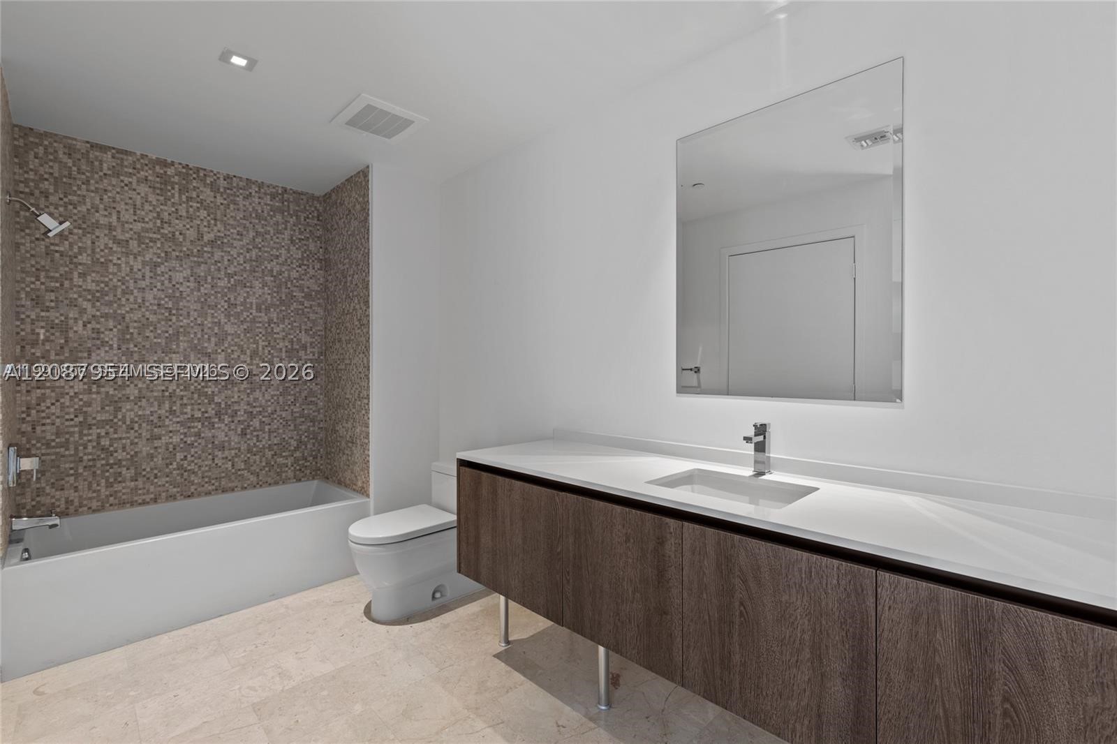 88 SW 7th St #904, Miami FL 33130