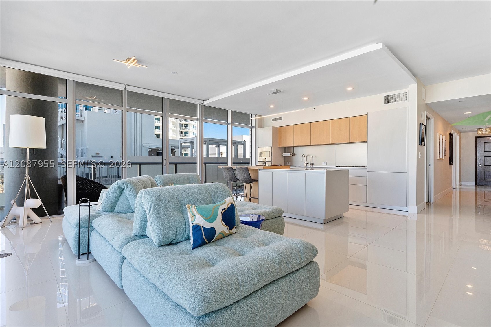 3737 Collins Ave #S-804, Miami Beach FL 33140