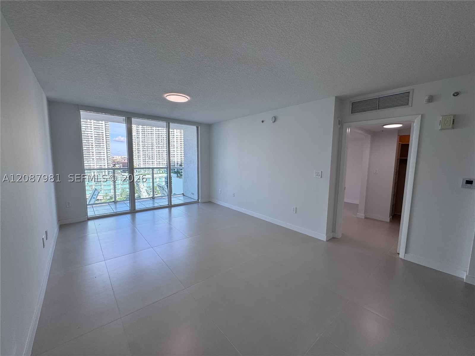31 SE 5th St #2009, Miami FL 33131