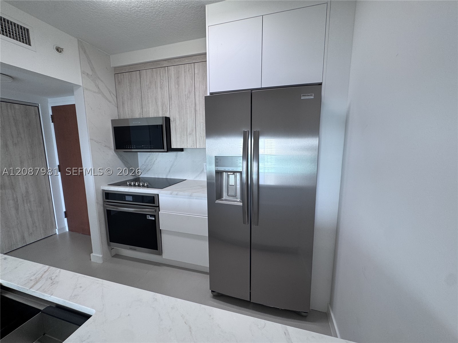 31 SE 5th St #2009, Miami FL 33131