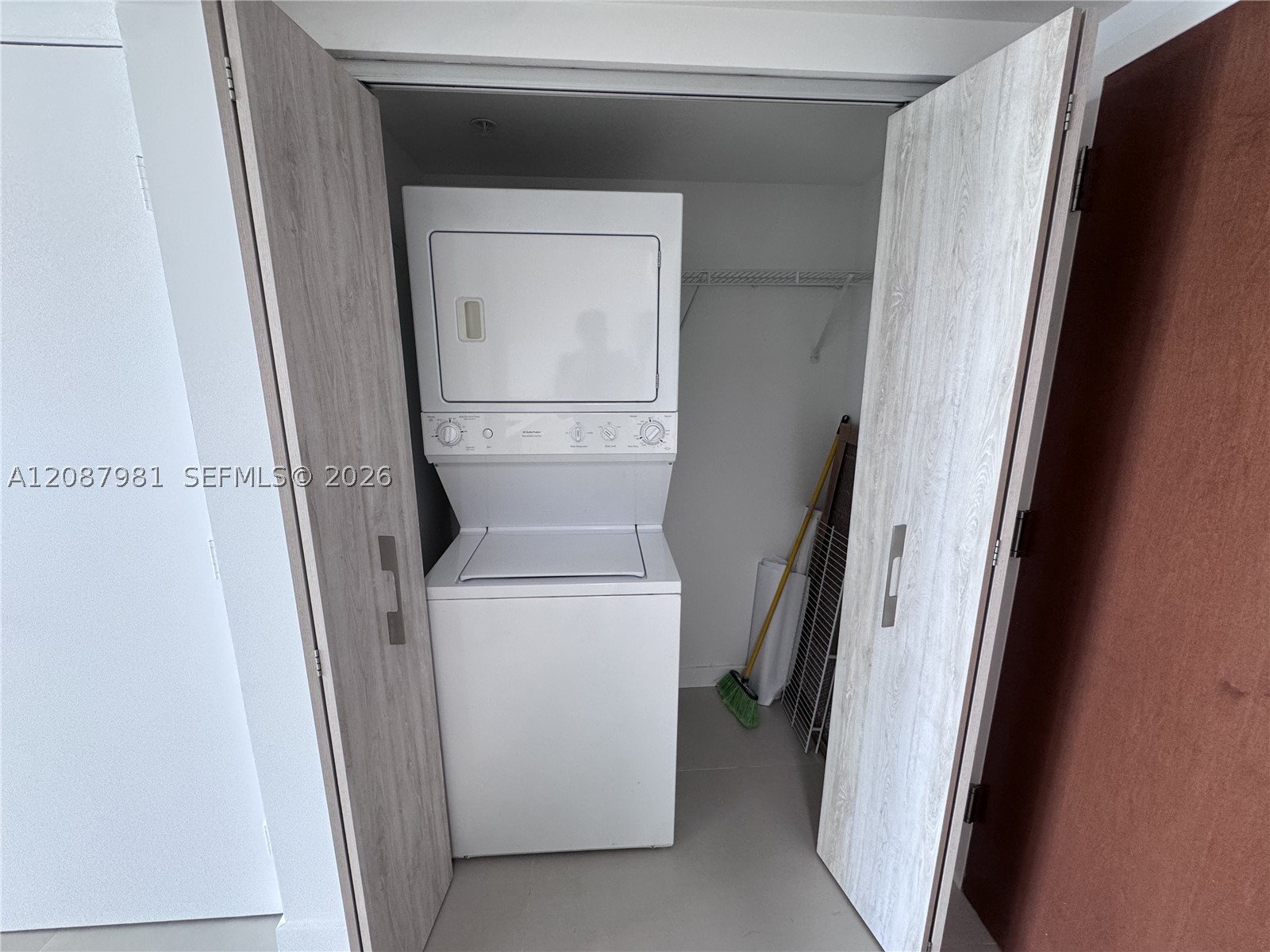 31 SE 5th St #2009, Miami FL 33131