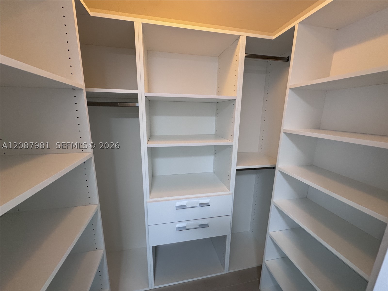 31 SE 5th St #2009, Miami FL 33131