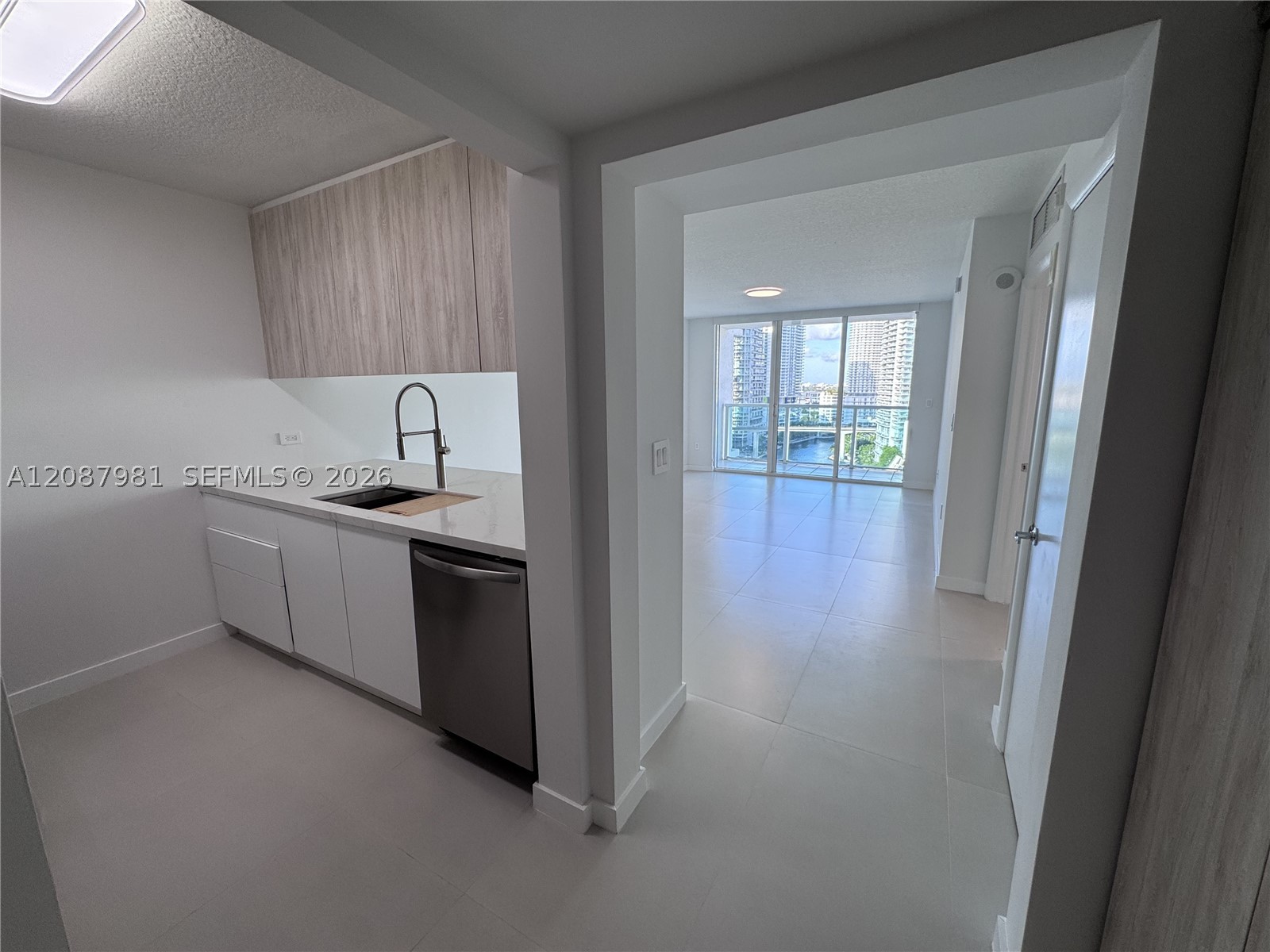 31 SE 5th St #2009, Miami FL 33131