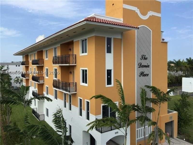 555 E Dania Beach Blvd #5, Dania Beach FL 33004