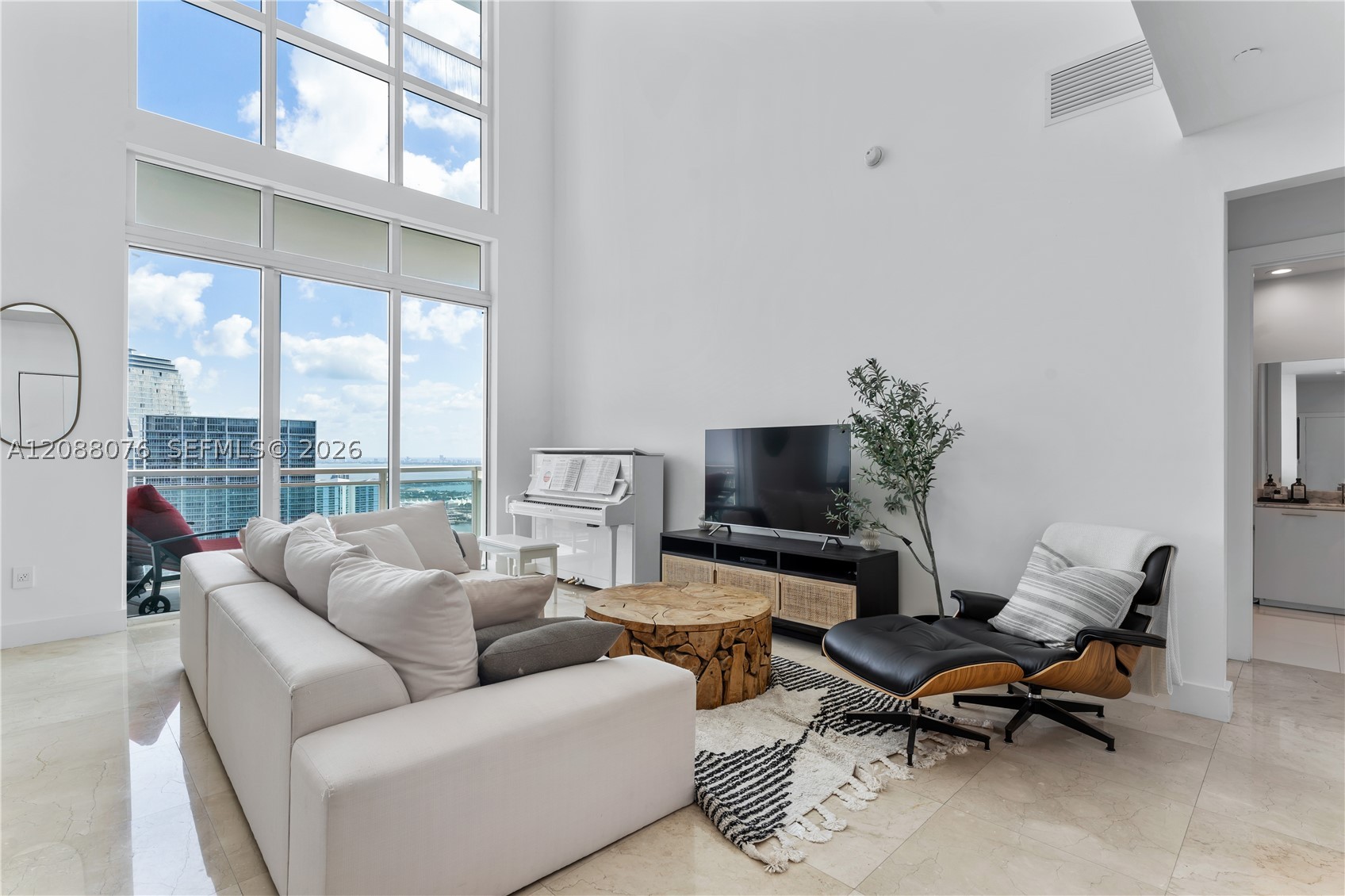 950 Brickell Bay Dr #5506, Miami FL 33131