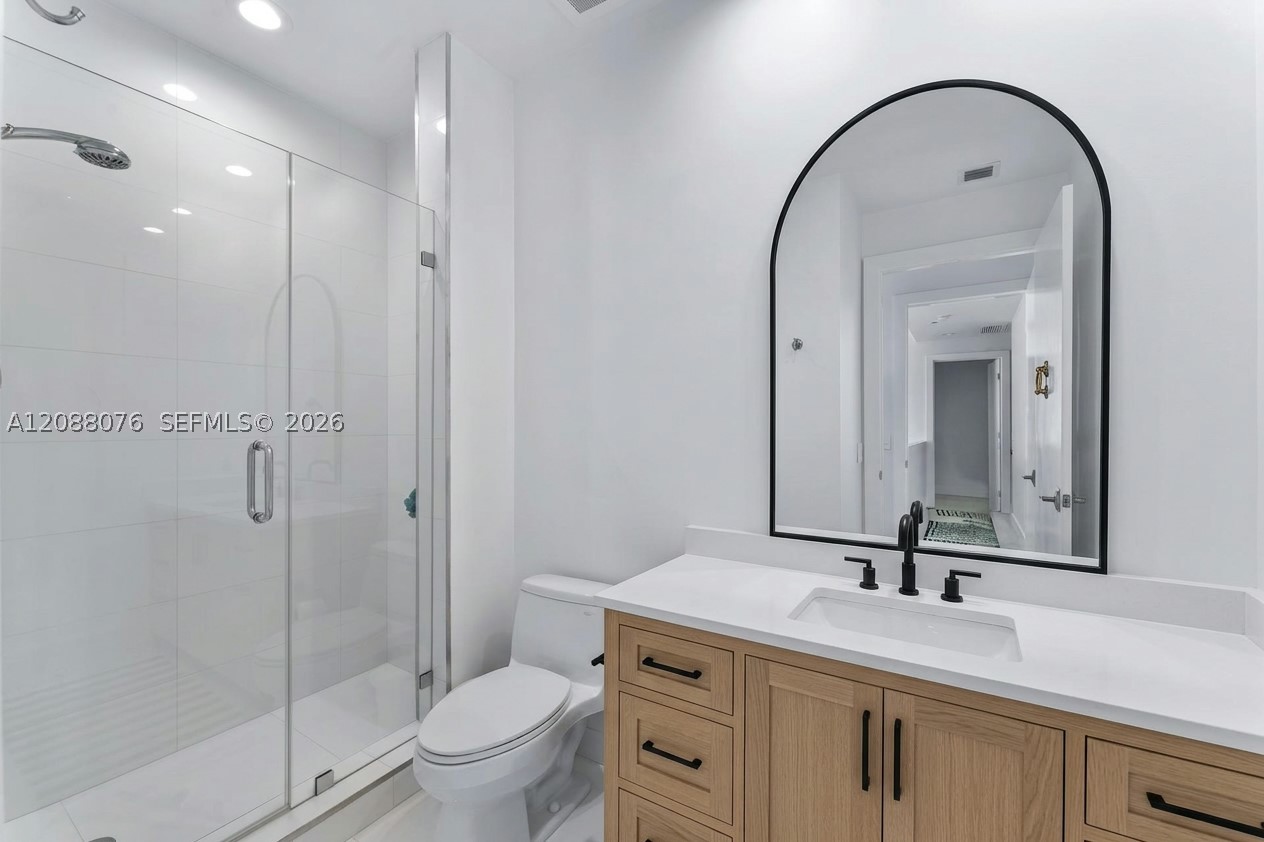 950 Brickell Bay Dr #5506, Miami FL 33131