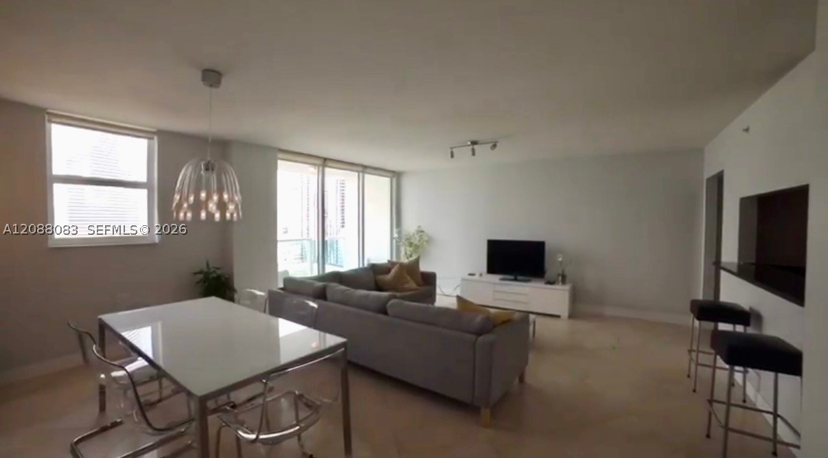 31 SE 5th St #2001, Miami FL 33131