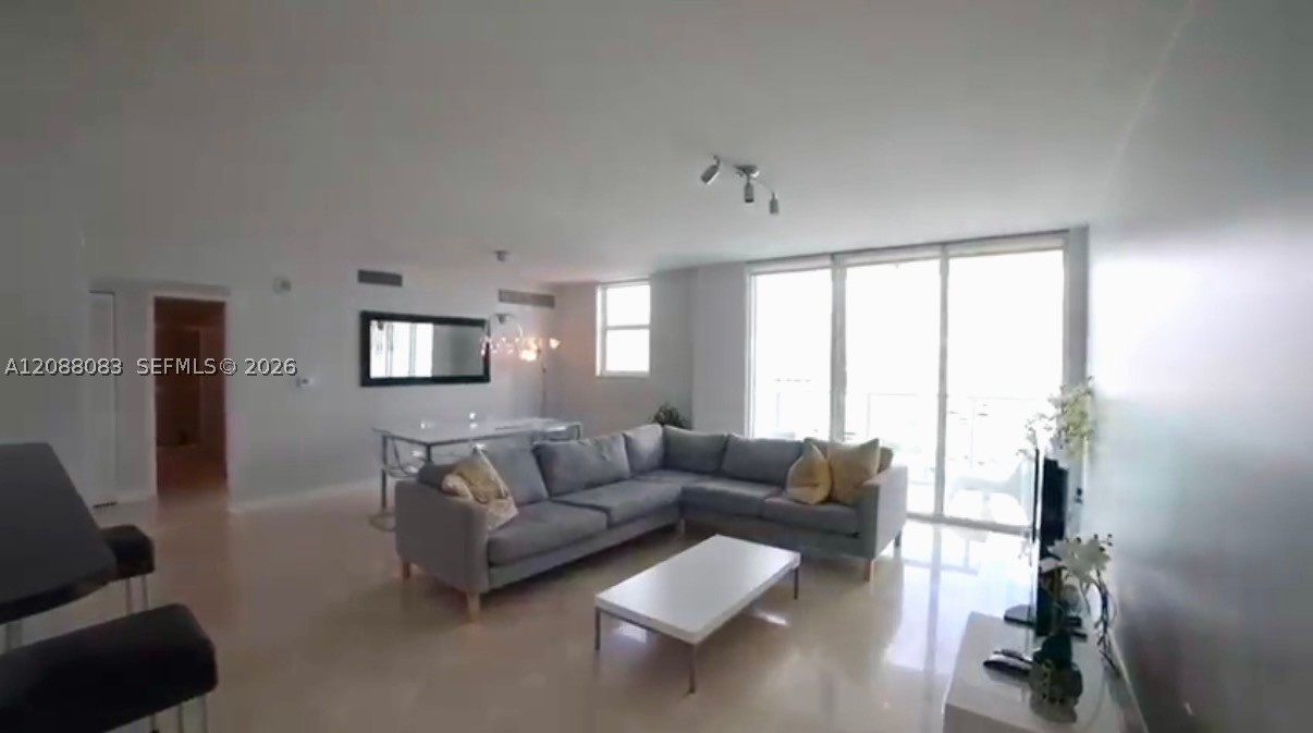 31 SE 5th St #2001, Miami FL 33131