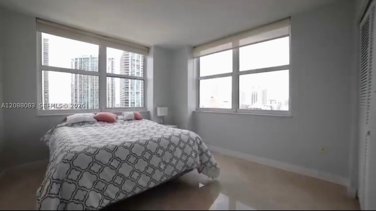 31 SE 5th St #2001, Miami FL 33131