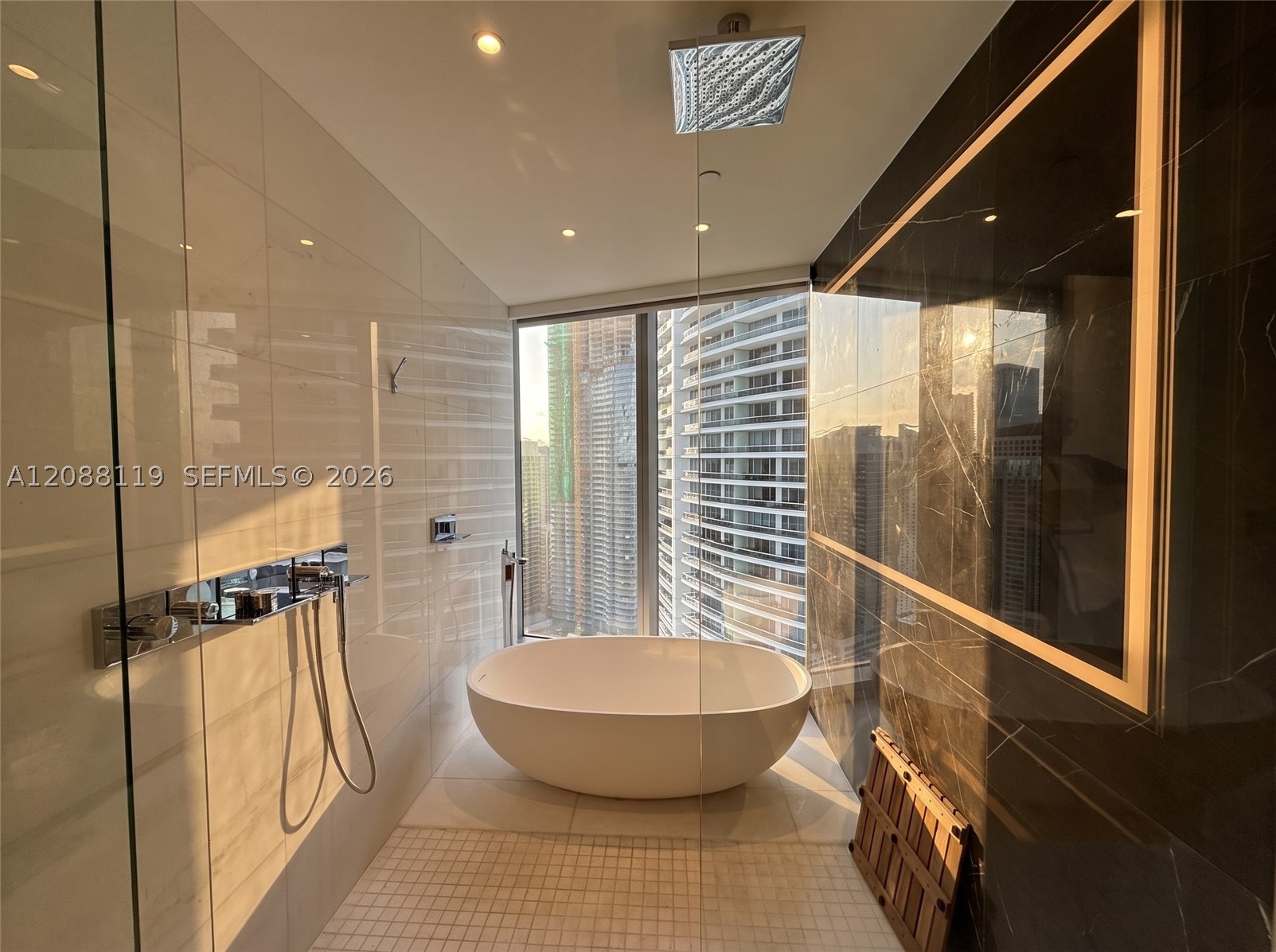 300 Biscayne Boulevard Way #4007W, Miami FL 33131