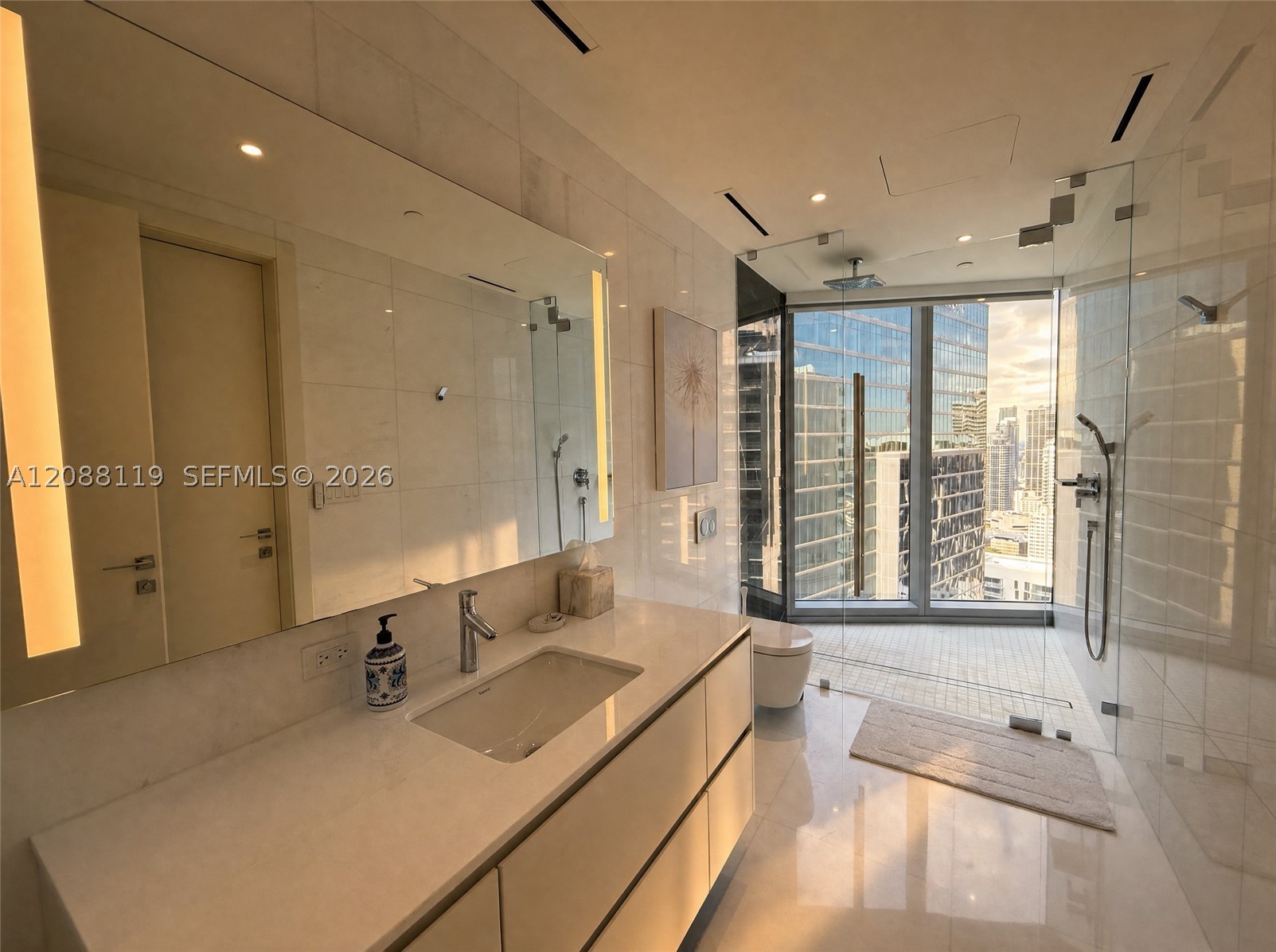 300 Biscayne Boulevard Way #4007W, Miami FL 33131