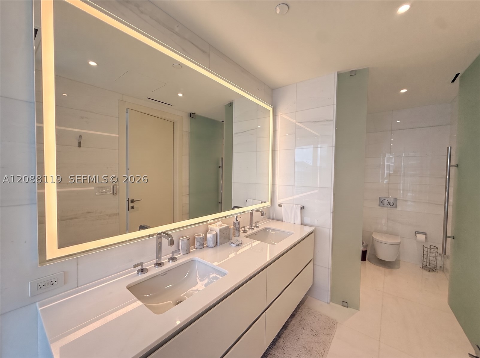 300 Biscayne Boulevard Way #4007W, Miami FL 33131