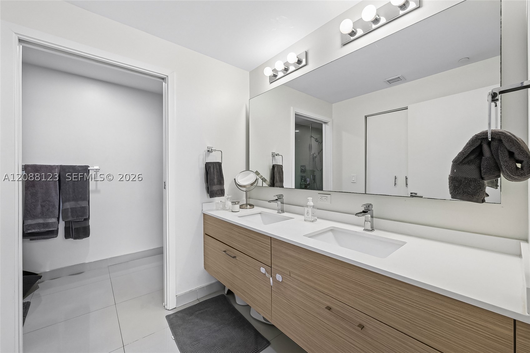 600 NE 27th St #704, Miami FL 33137
