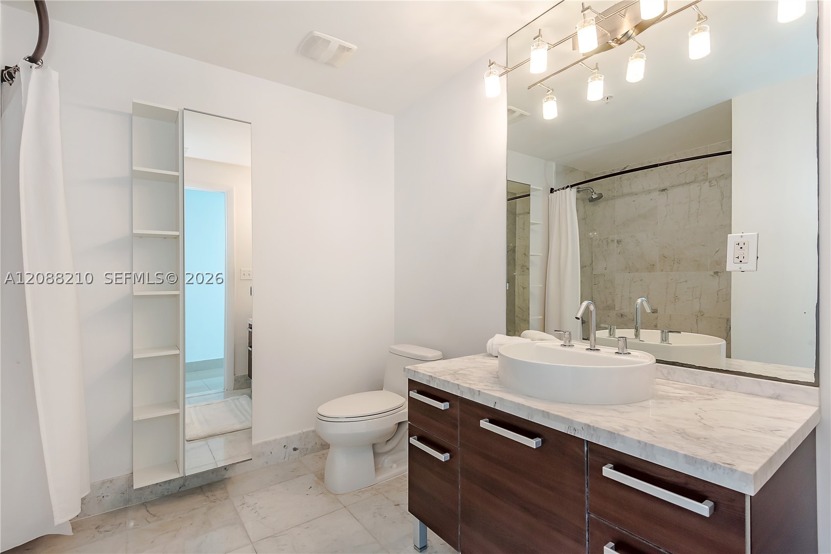 253 NE 2nd St #3105, Miami FL 33132