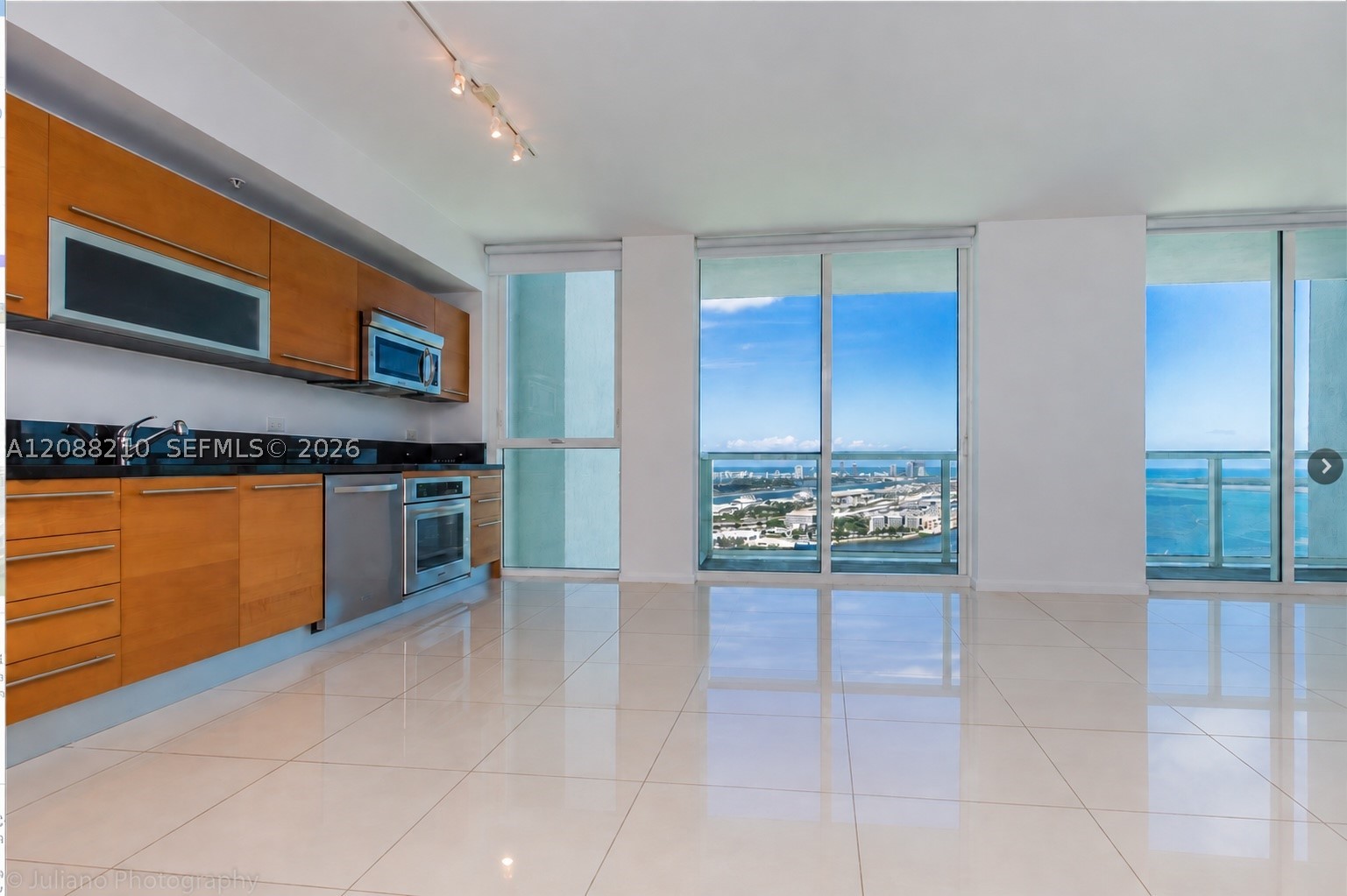253 NE 2nd St #3105, Miami FL 33132