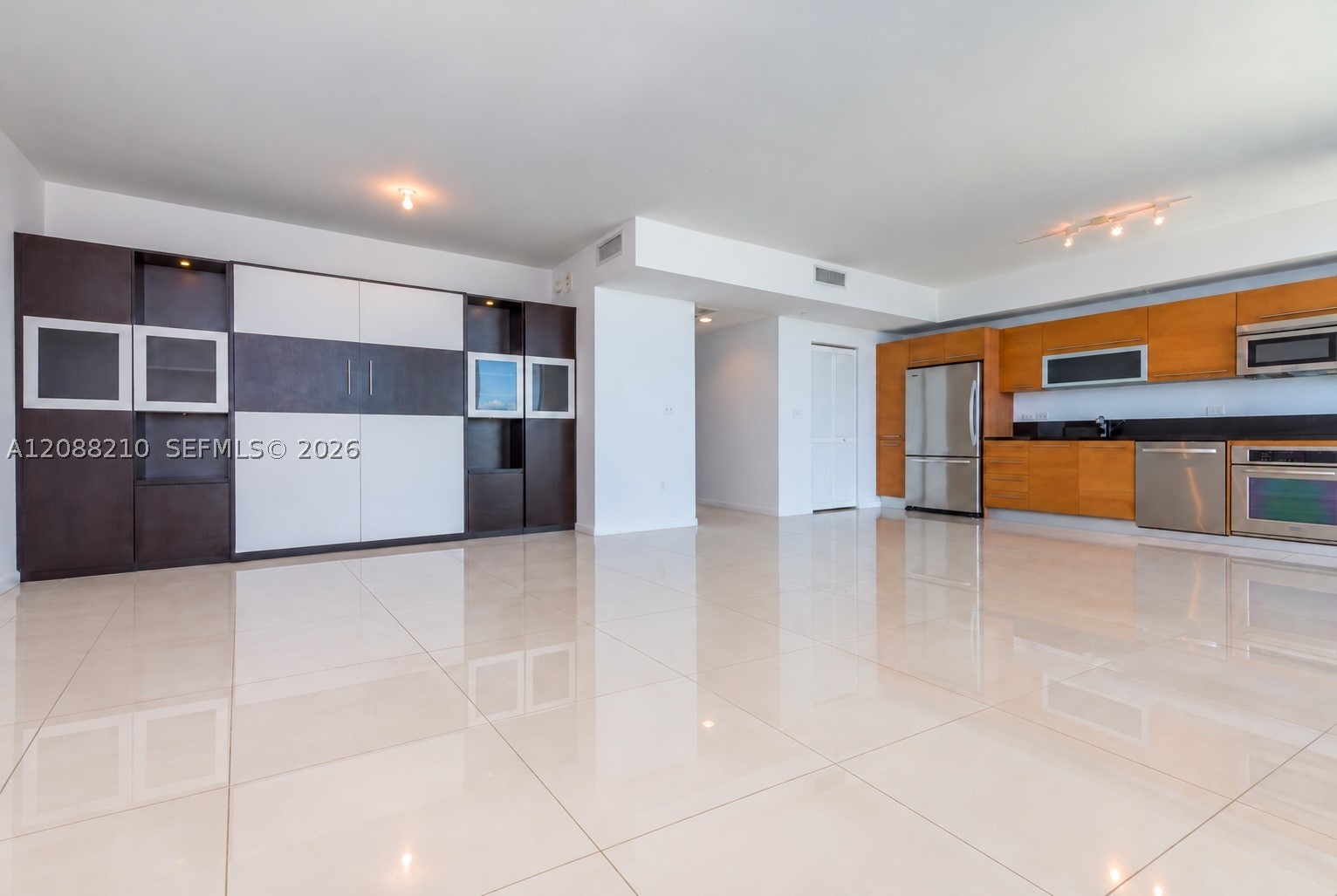 253 NE 2nd St #3105, Miami FL 33132