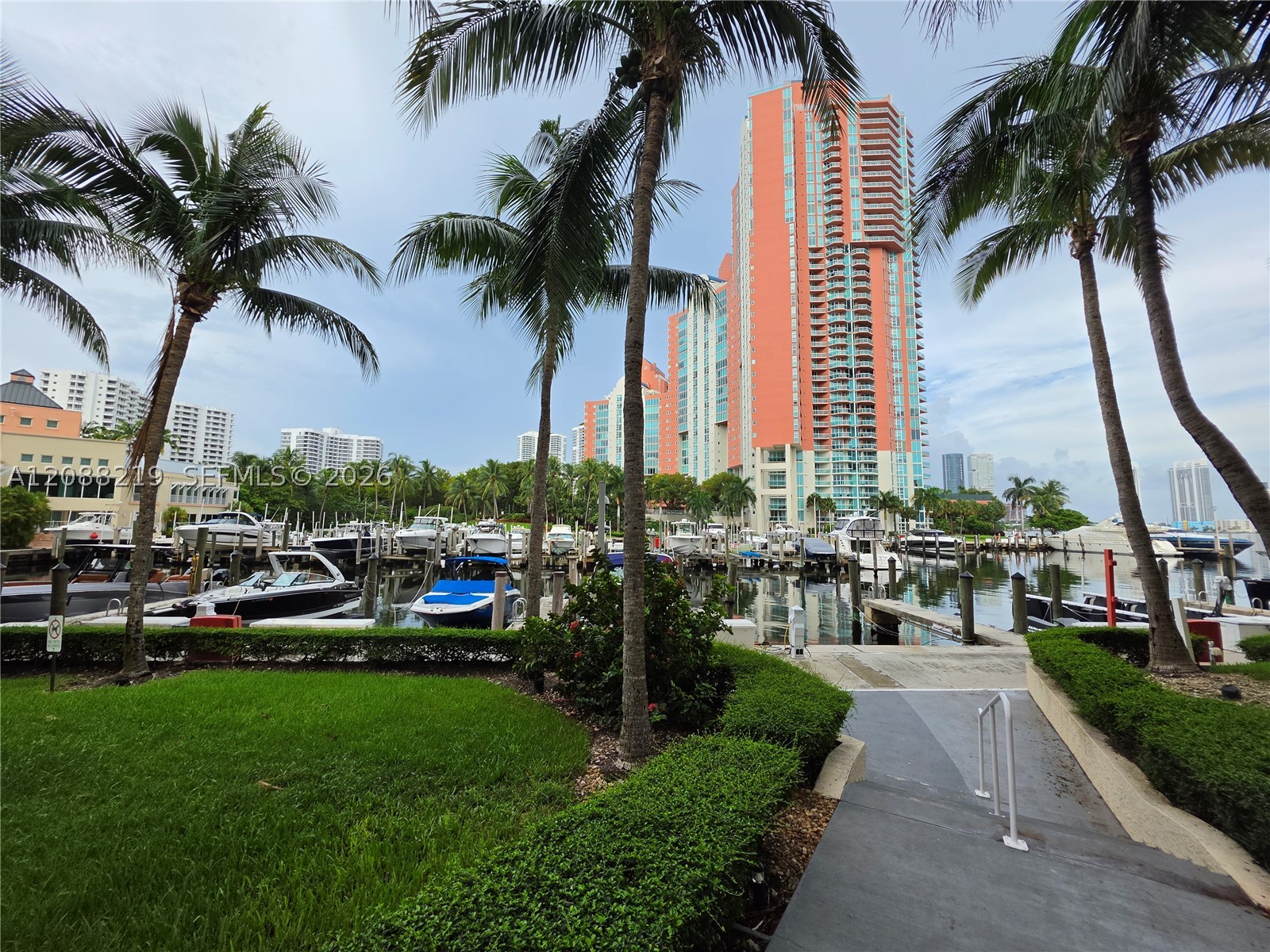 3340 NE 190th St #705, Aventura FL 33180