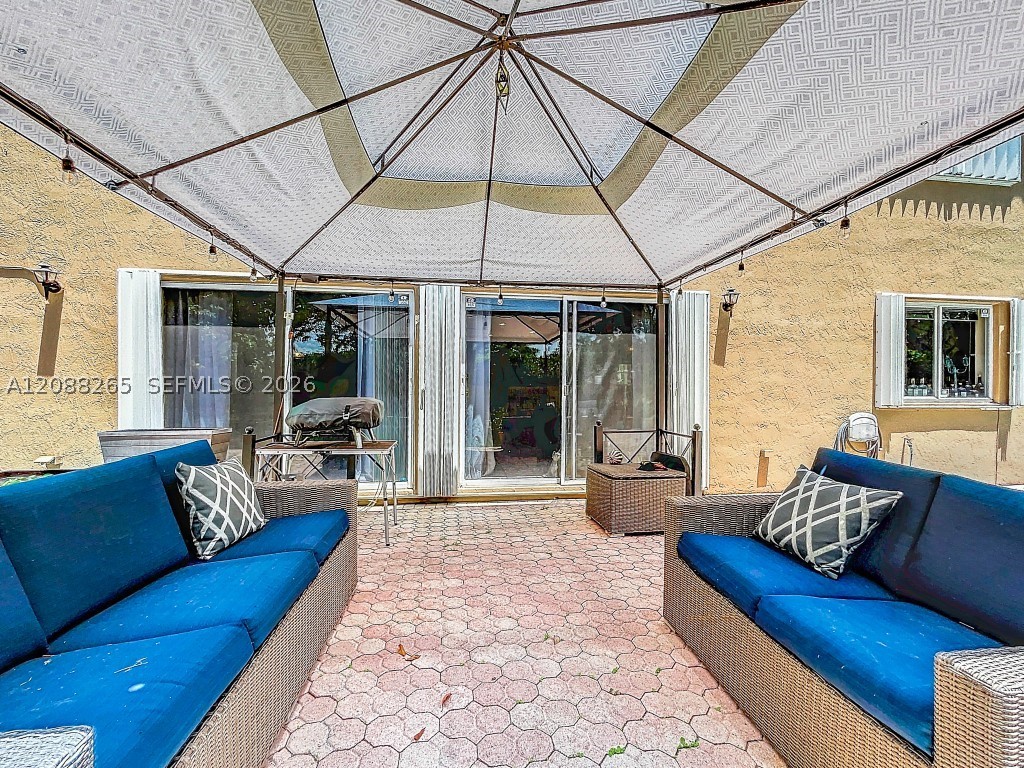 1342 NW 195th Ave, Pembroke Pines FL 33029