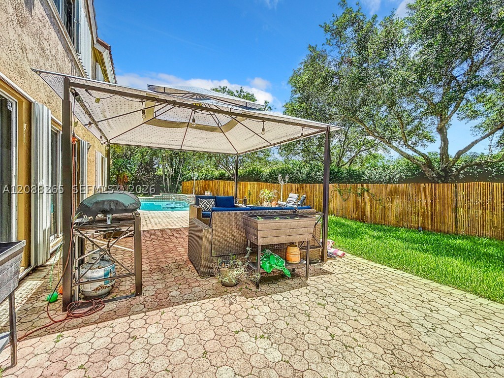1342 NW 195th Ave, Pembroke Pines FL 33029