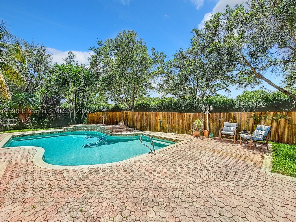 1342 NW 195th Ave, Pembroke Pines FL 33029