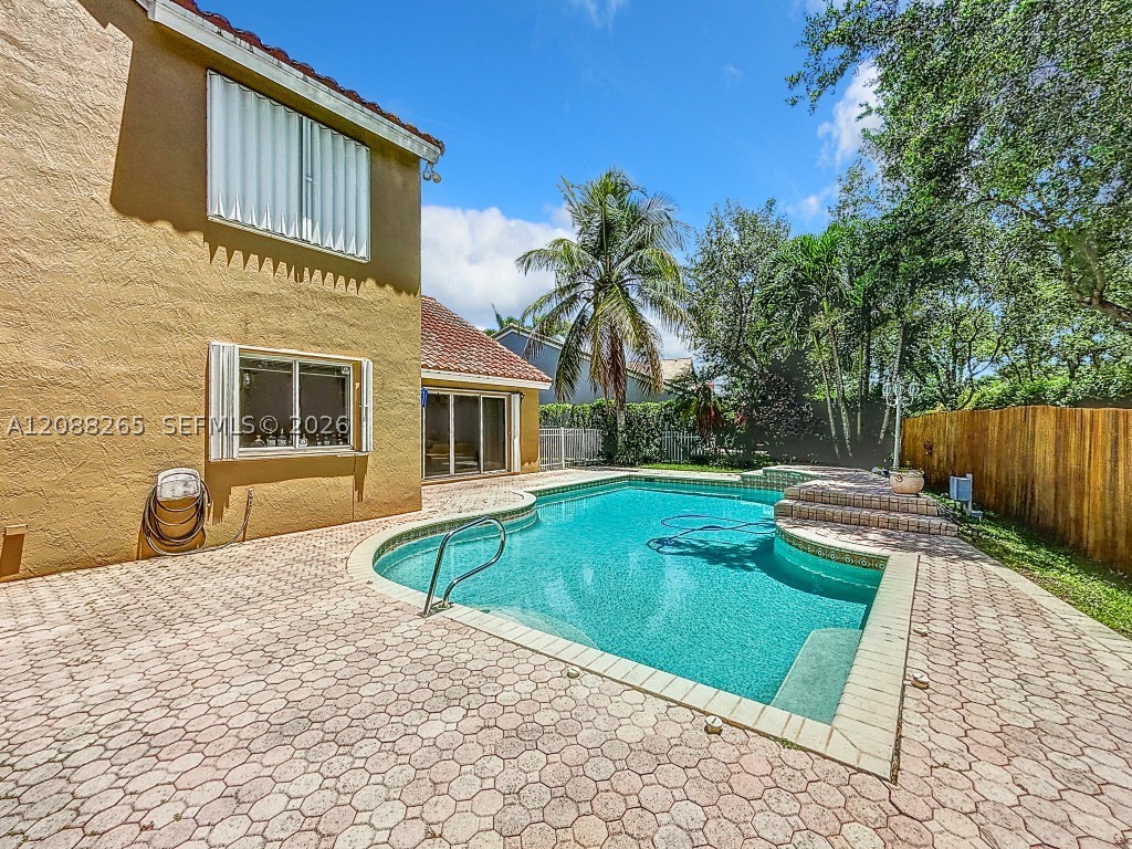 1342 NW 195th Ave, Pembroke Pines FL 33029