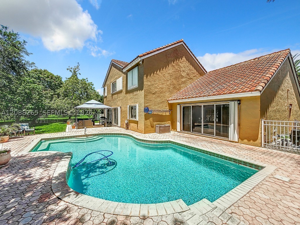 1342 NW 195th Ave, Pembroke Pines FL 33029