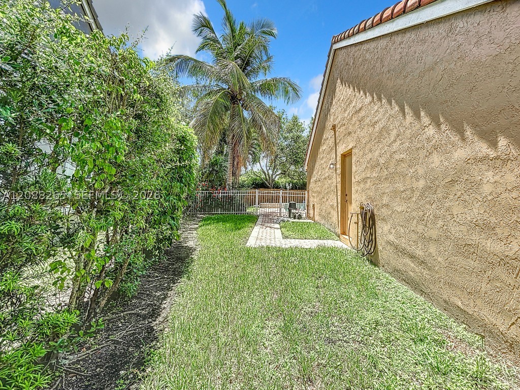 1342 NW 195th Ave, Pembroke Pines FL 33029