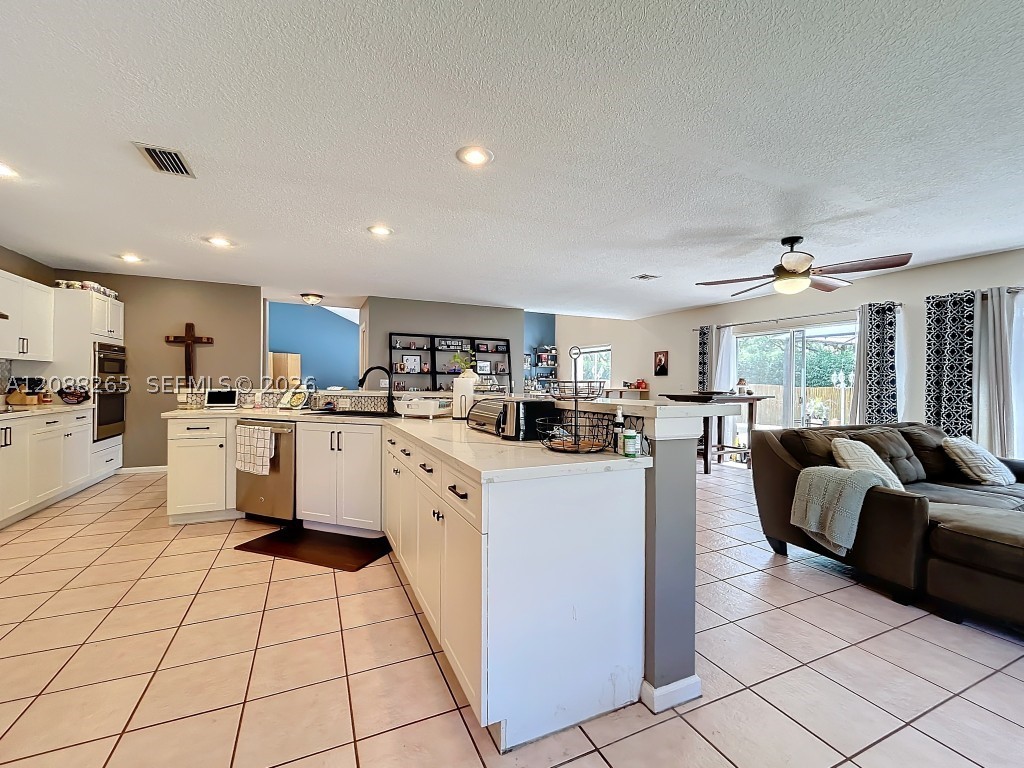 1342 NW 195th Ave, Pembroke Pines FL 33029