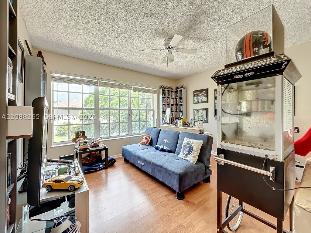 1342 NW 195th Ave, Pembroke Pines FL 33029