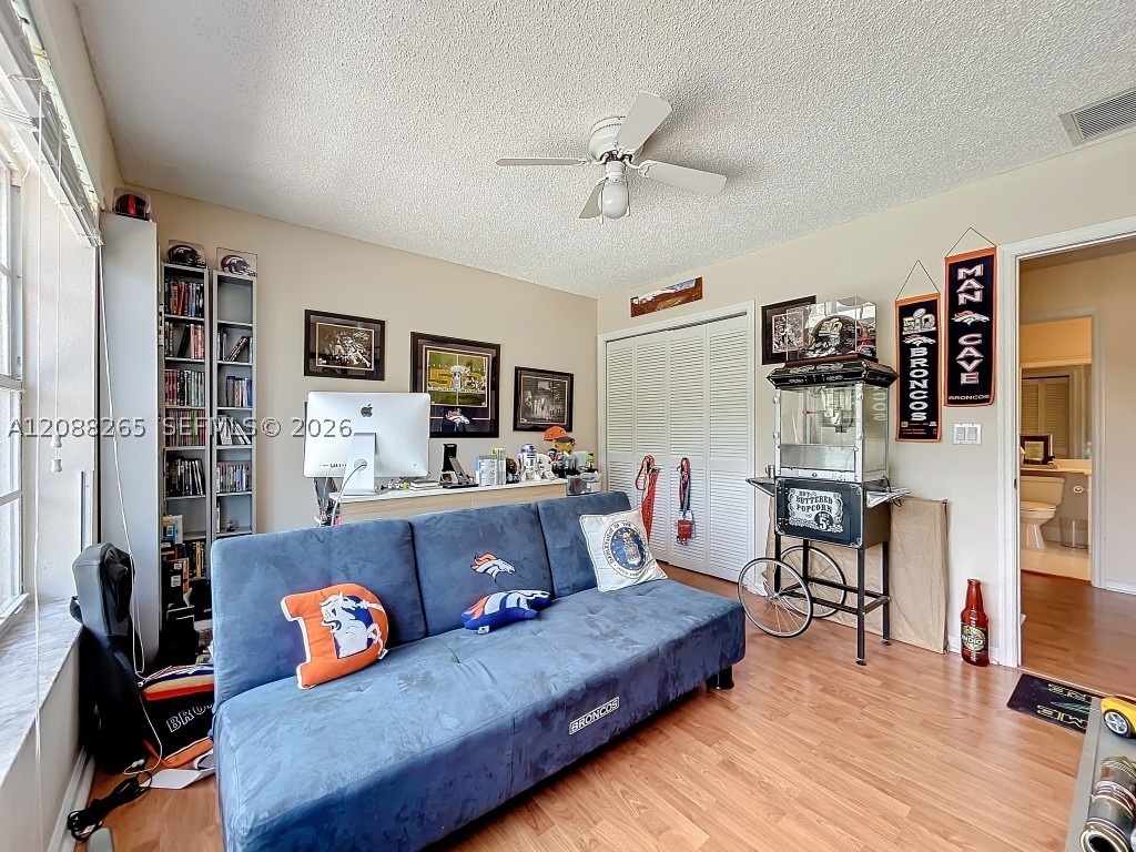 1342 NW 195th Ave, Pembroke Pines FL 33029